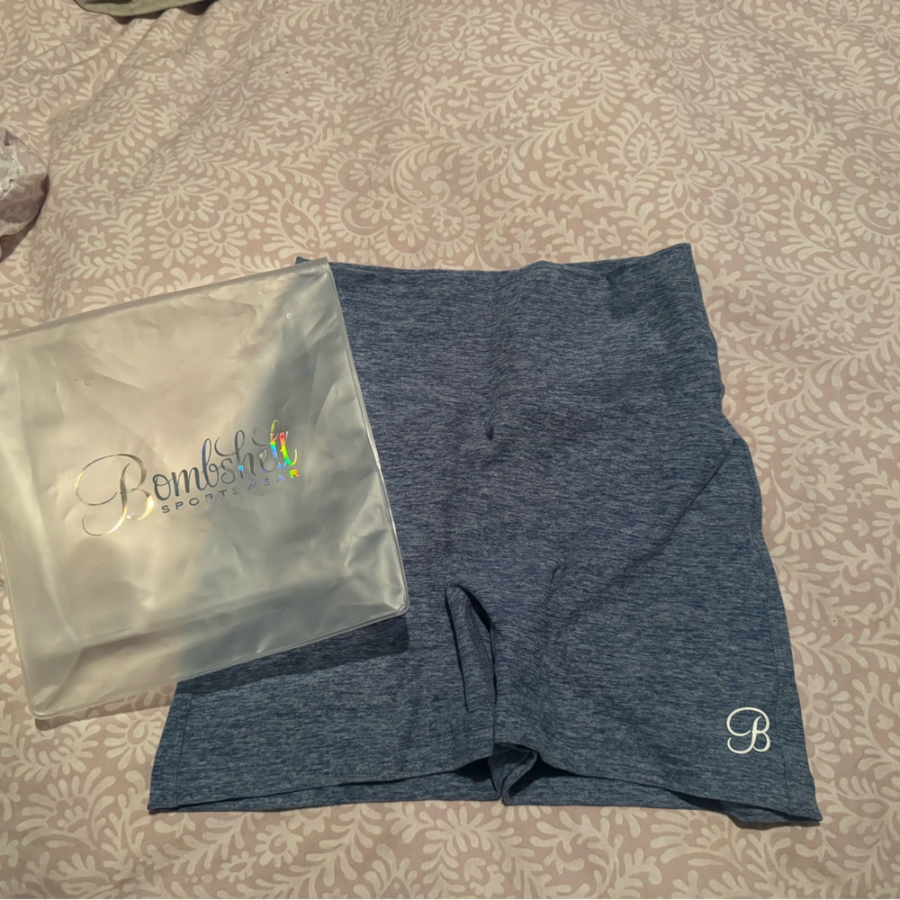 Bombshell sportswear pop socket shorts